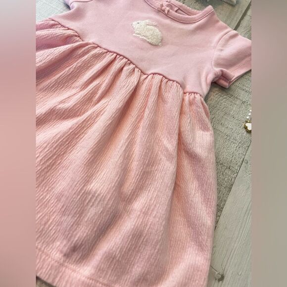 Organic and sustainable cotton. 100% cotton.  Snaps at bottom and back for easy - Picture 2 of 6